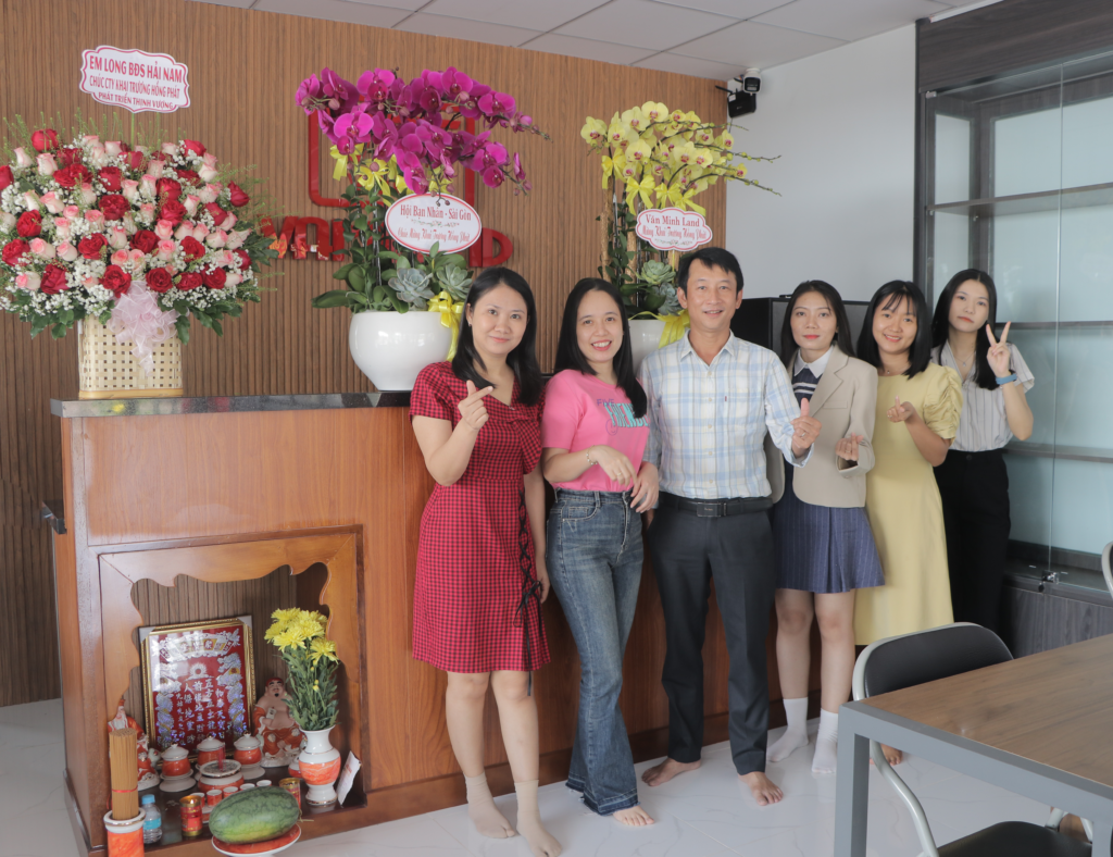 Cũng nhau check in trong văn phòng mới